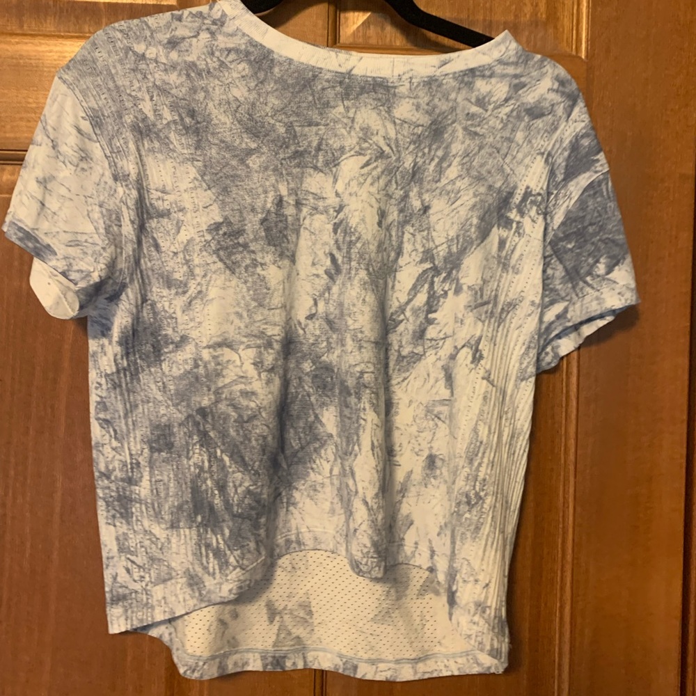 Lululemon train to be short sleeve